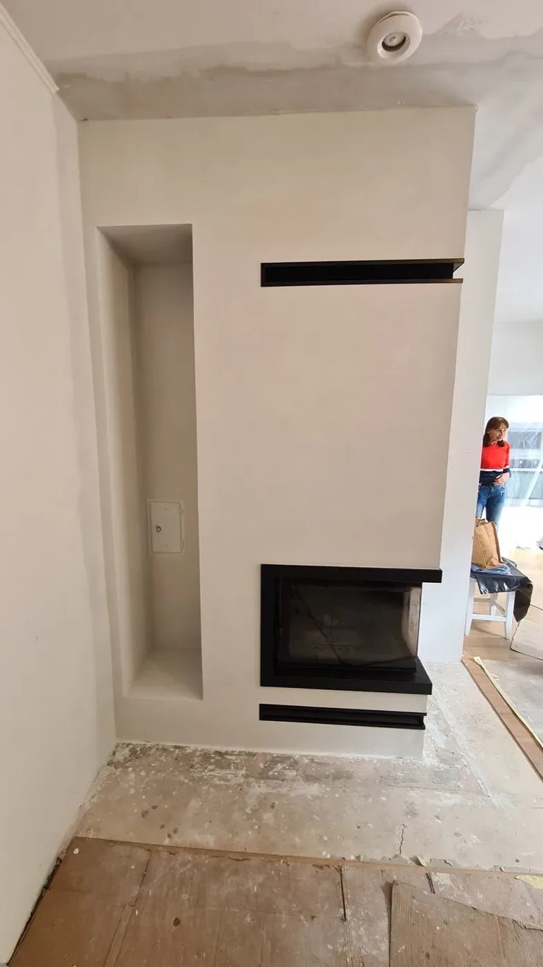 Detail realizácie krbu — montáž krbovej vložky